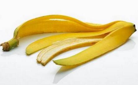 用香蕉皮擦患部